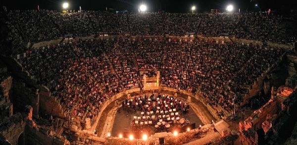 Cumhurbaşkanlığı Senfoni Orkestrası, antik tiyatroda konser verdi