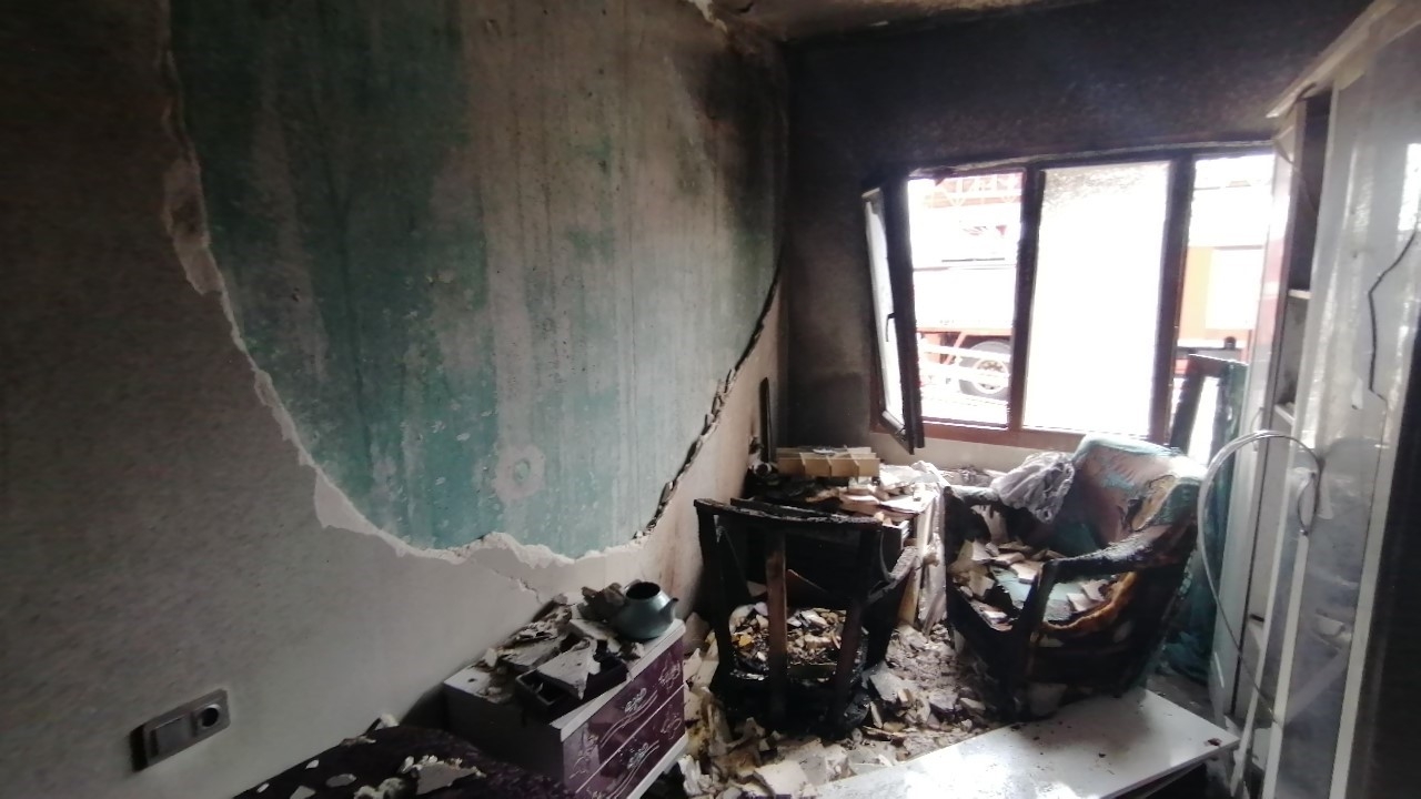Dikkat sizin de başınıza gelebilir. Şarjdaki telefon evi savaş alanına çevirdi !