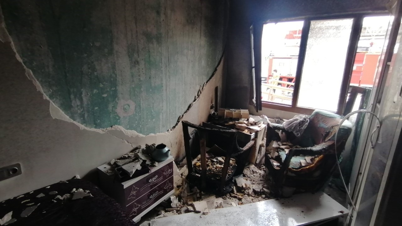 Dikkat sizin de başınıza gelebilir. Şarjdaki telefon evi savaş alanına çevirdi !