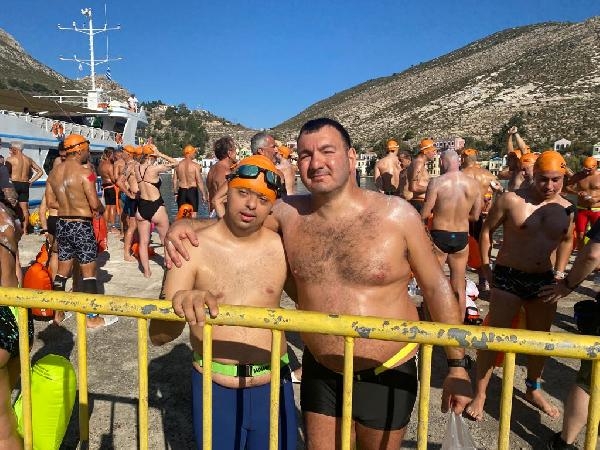 Down sendromlu Gökhan, açık suda 7 km yüzerek bir ilki gerçekleştirdi