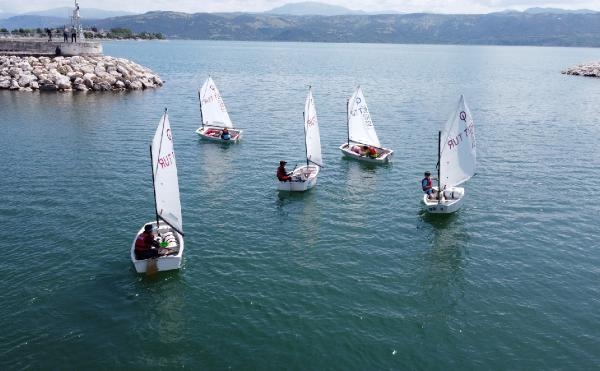 Eğirdir'de Optimist Yarışları başladı