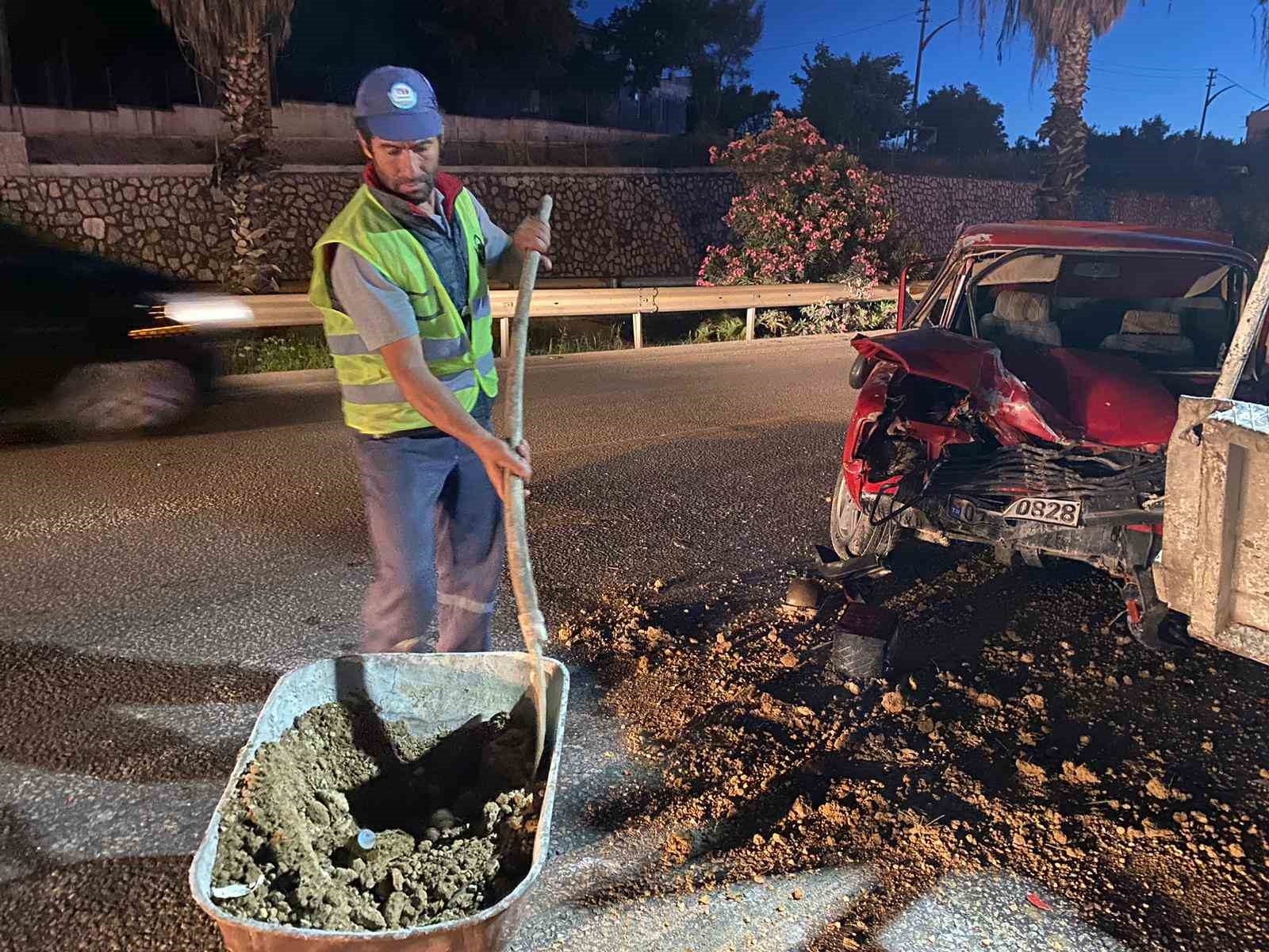 Her şartta görevlerini yapıyorlar, kazada bile !
