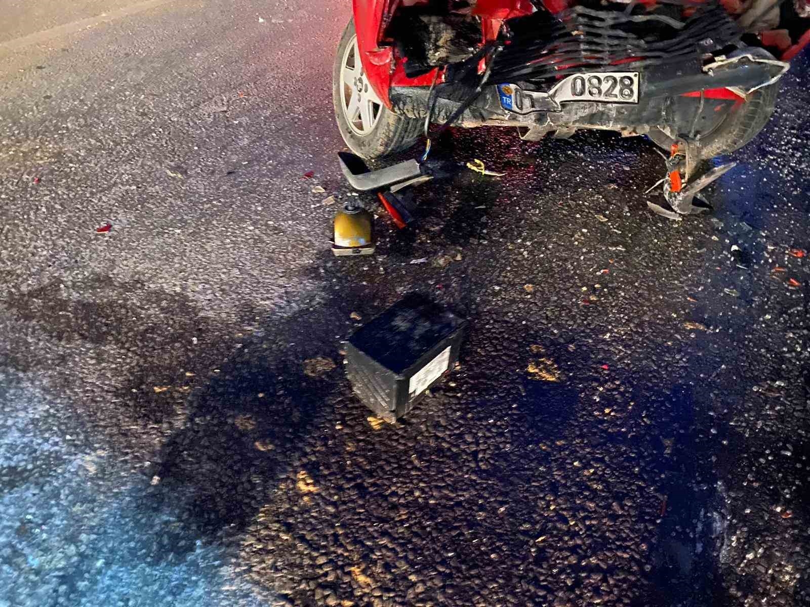 Her şartta görevlerini yapıyorlar, kazada bile !