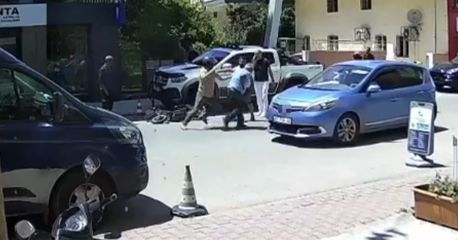 Hırsızdan "yok artık" dedirten davranış: Trafikte kavga eden adamın motosikletini çaldı