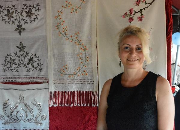 Kadınlar el emeğiyle aile ekonomisine katkı sağlıyor