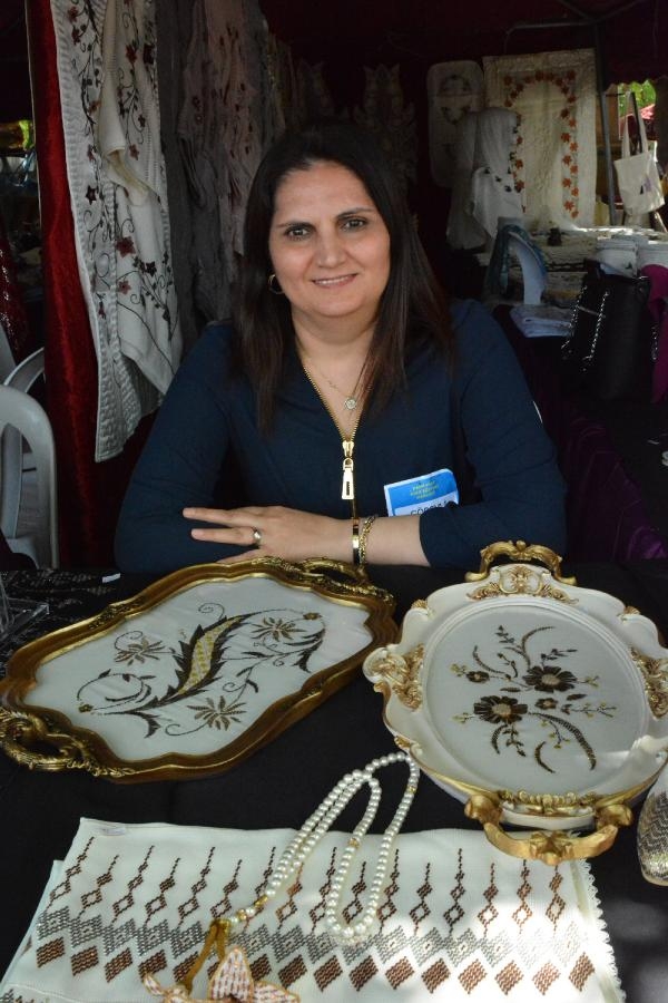 Kadınlar el emeğiyle aile ekonomisine katkı sağlıyor