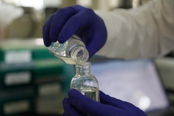 Kanser hastası annesi ve ablası için doğal yağlı, güneş koruyuculu dezenfektan geliştirdi
