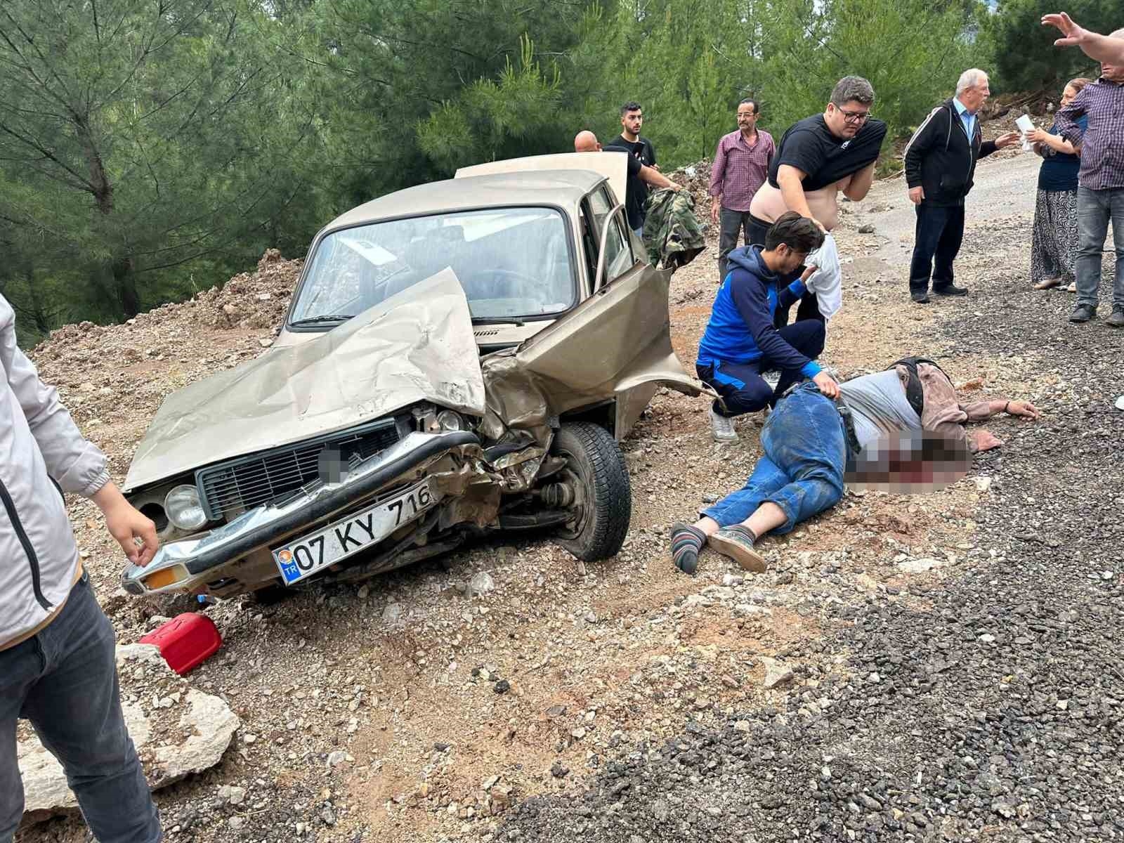 Kaza yaptığı otomobilden fırlayan sürücü ağır yaralandı