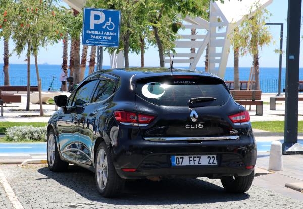 Konyaaltı sahilinde engelli aracı park problemi