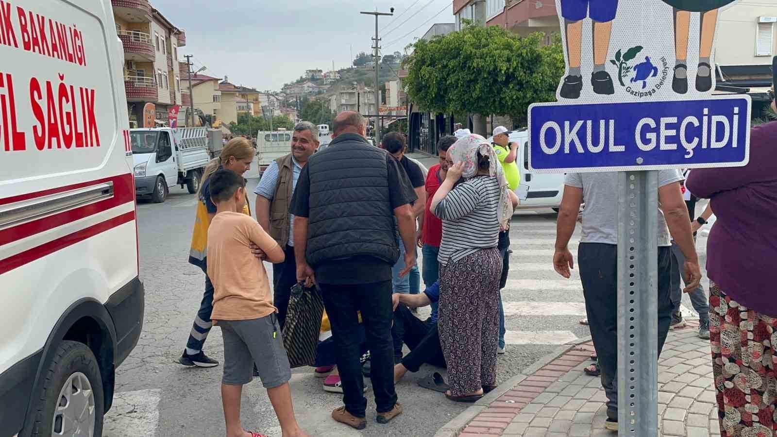 Parkinson hastası sokakta yere yığıldı