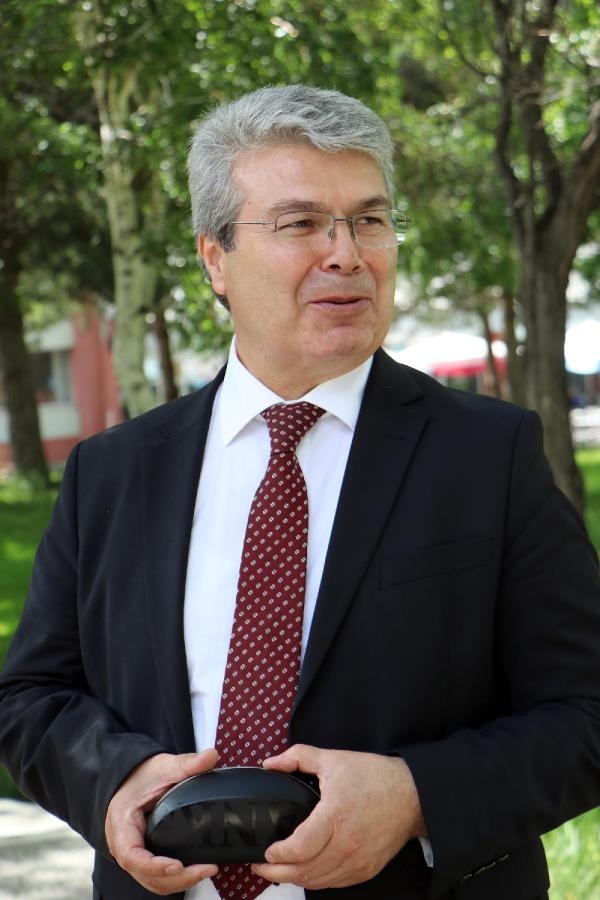 Profesörden hasta kurbanlığı anlamak için 'kulağını tutun' önerisi