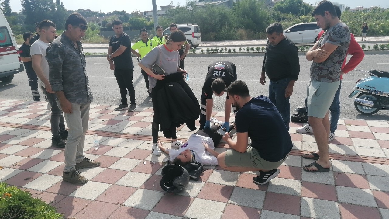 Seyir halindeki motosiklet devrildi, iki kişi ölümden döndü !