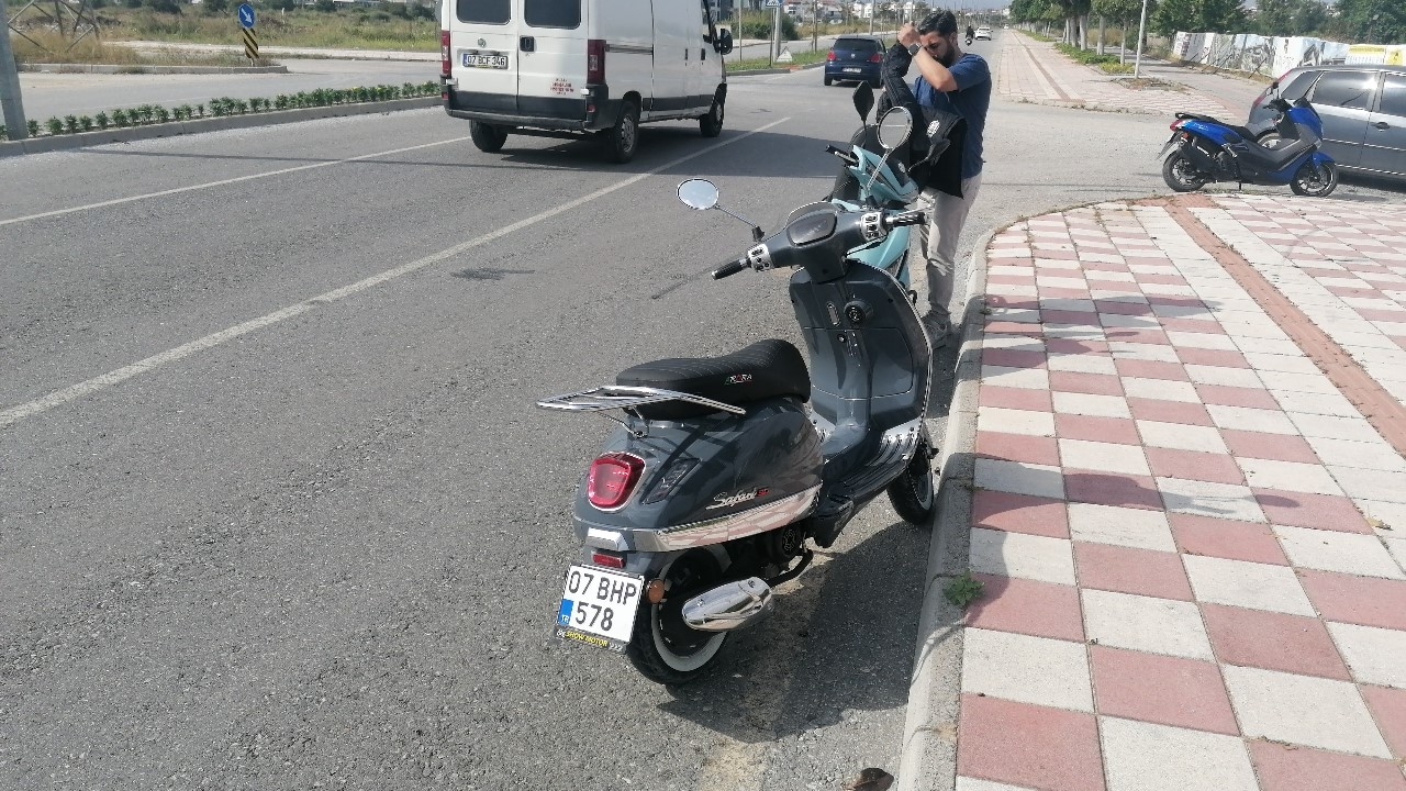 Seyir halindeki motosiklet devrildi, iki kişi ölümden döndü !