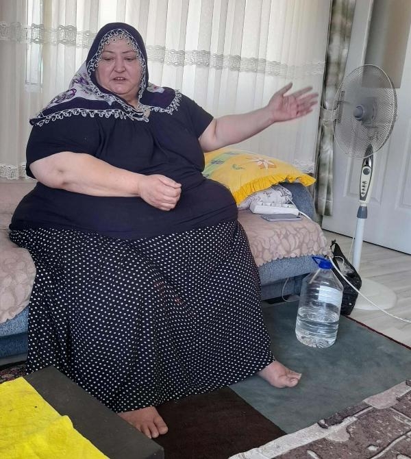 200 kiloya ulaşan fil hastası kadın, 7 yıldır evden çıkamıyor
