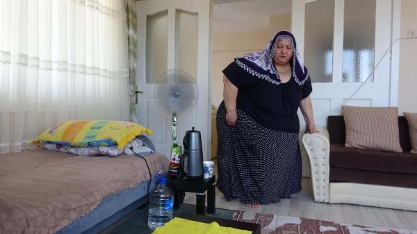 200 kiloya ulaşan fil hastası kadın, 7 yıldır evden çıkamıyor