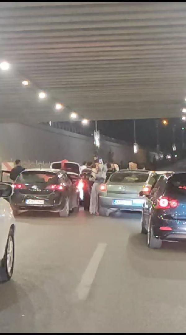 Alt geçidi kapatıp halay çeken düğün konvoyundaki sürücülere ceza