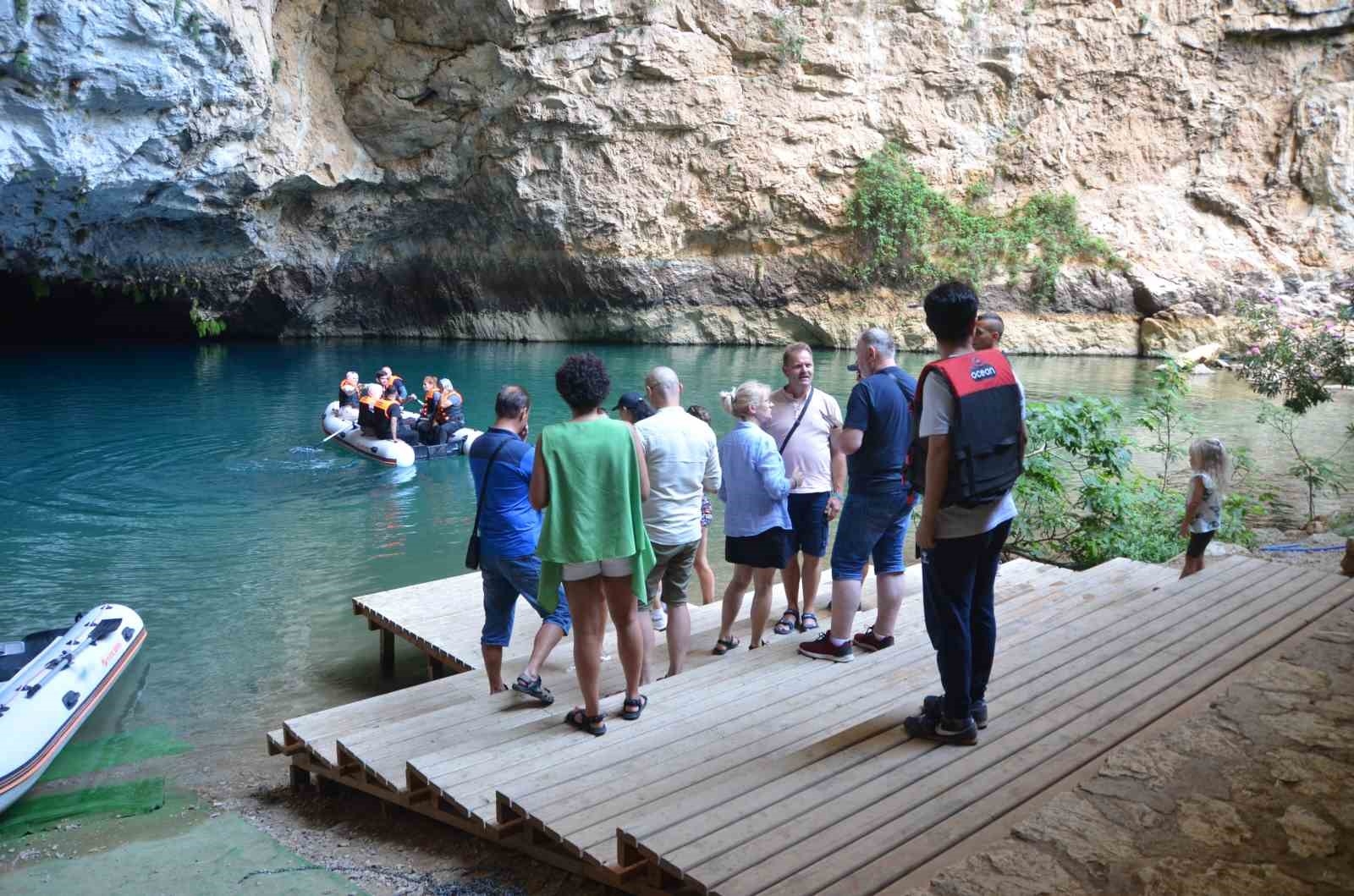 Altınbeşik Mağarası'nı bayram tatilinde 10 bin kişi ziyaret etti