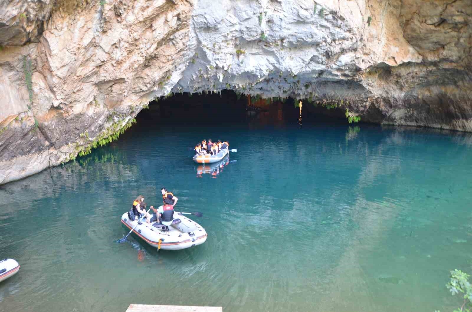 Altınbeşik Mağarası'nı bayram tatilinde 10 bin kişi ziyaret etti