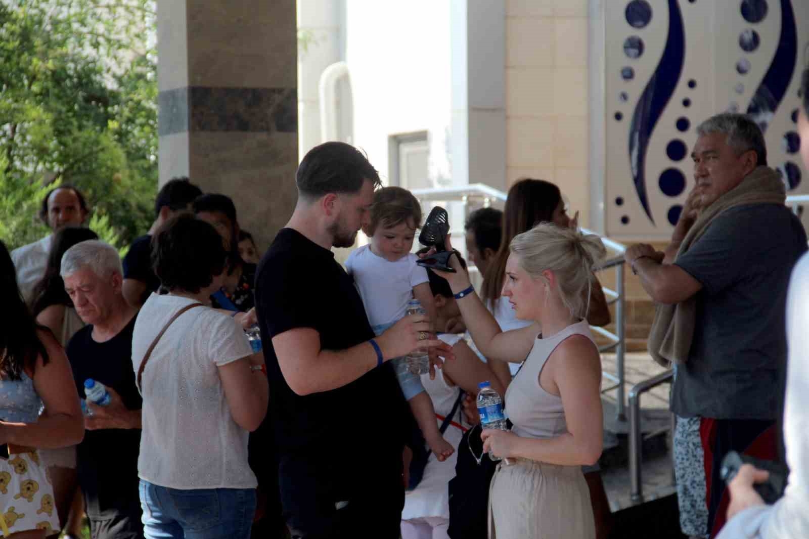 Antalya'da 5 yıldızlı otelde yangın paniği