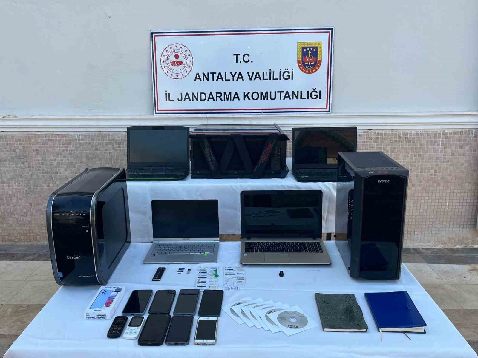Antalya'da bilişim dolandırıcısı 6 şüpheli yakalandı