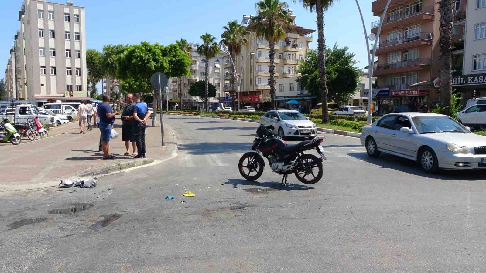 Aynı yerde 1 saat arayla meydan gelen kazalarda motosiklet sürücüleri yaralandı