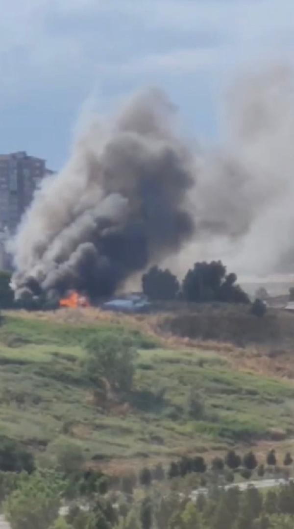 Beylikdüzü'nde depo olarak kullanılan çadırda yangın