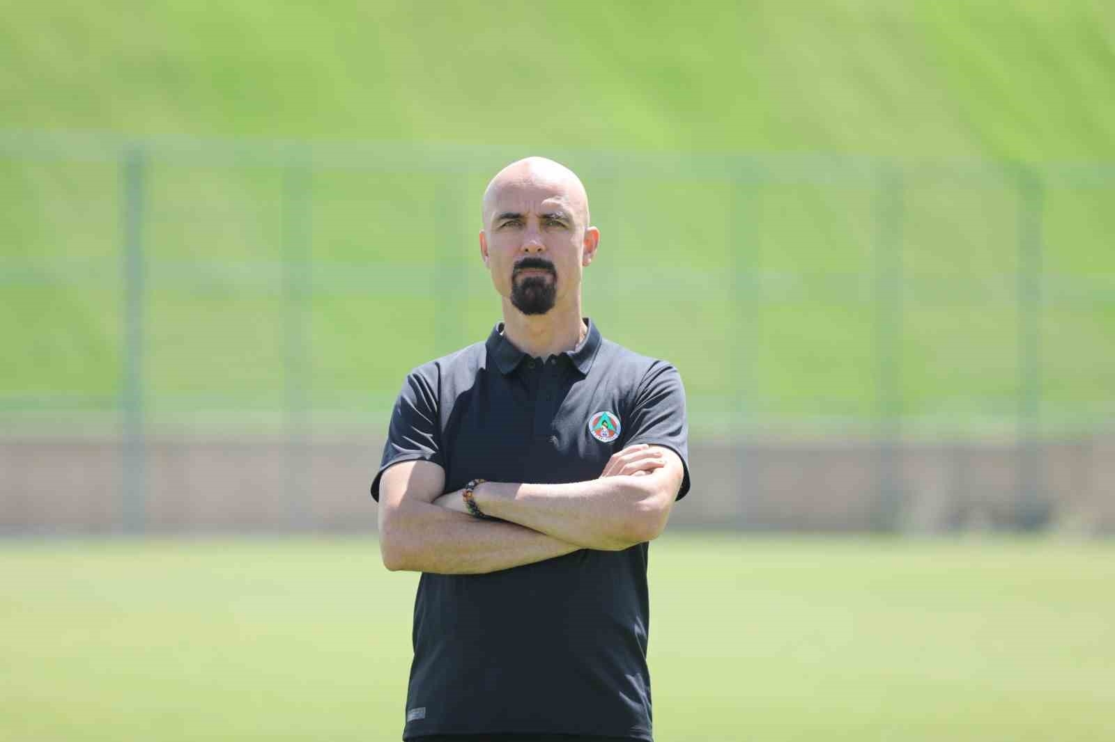 Gökhan Çelebi, Alanyaspor'un idari menajeri oldu