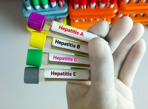  "Hepatitte aşılama, kronik enfeksiyonları önlemede yüzde 95 etkili"