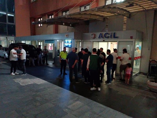 İhbara giden yunus ekibi otomobille çarpıştı: 1'i ağır 2 polis yaralı