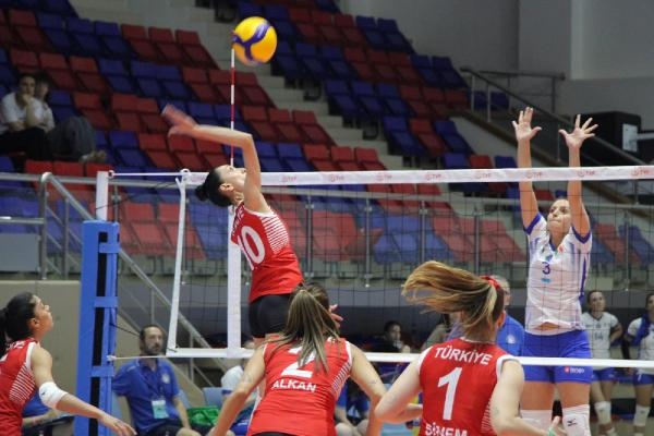 İşitme Engelli Kadın Voleybol Milli Takımı, turnuvaya galibiyetle başladı