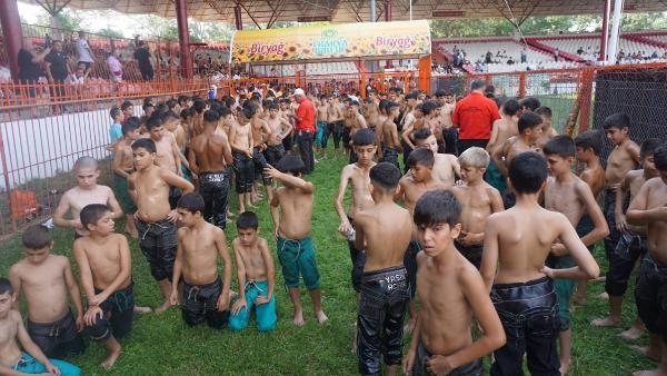 Kırkpınar, minik pehlivanların Er Meydanı'na çıkmasıyla başladı