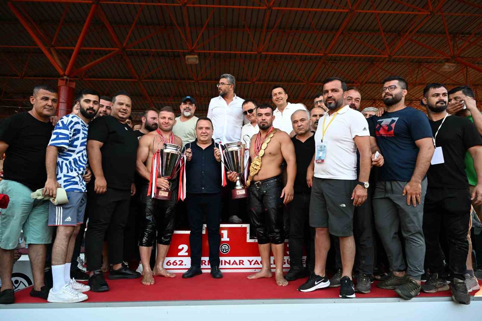 Kırkpınar'da, Antalya Büyükşehir fırtınası esti
