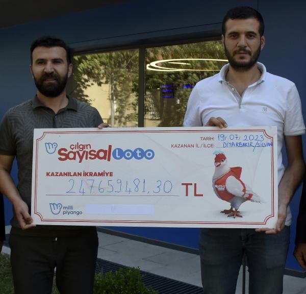 Makineye oynattığı kuponla tarihin en büyük ikramiyesini kazandı !