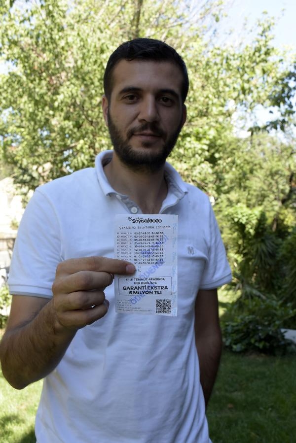 Makineye oynattığı kuponla tarihin en büyük ikramiyesini kazandı !