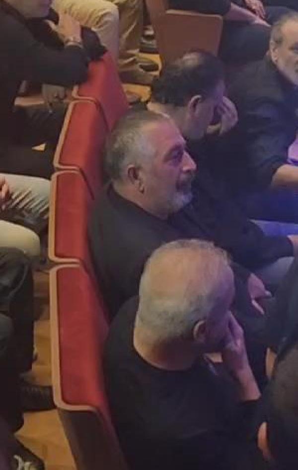 Özkan Uğur'un cenaze töreninde Cem Yılmaz'ın gözyaşları