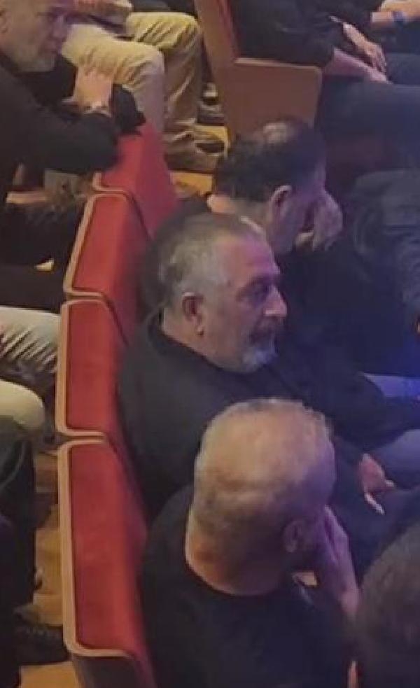 Özkan Uğur'un cenaze töreninde Cem Yılmaz'ın gözyaşları