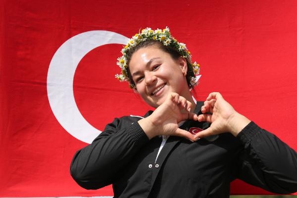 Özlem Becerek gümüş madalya kazandı