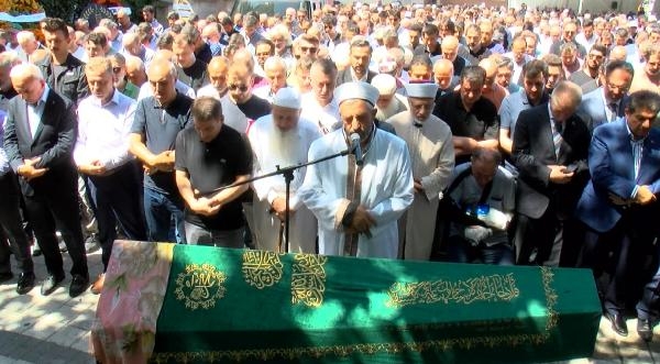 Acıbadem'deki yangında ölen Hatice Arslan son yolculuğuna uğurlandı