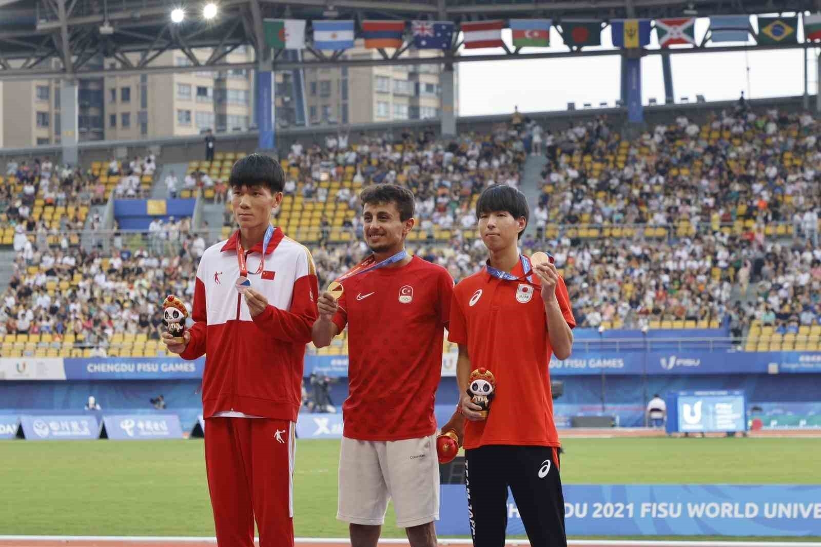 ALKÜ'lü şampiyon milli sporcu Korkmaz, Rektör Türkdoğan ile bir araya geldi