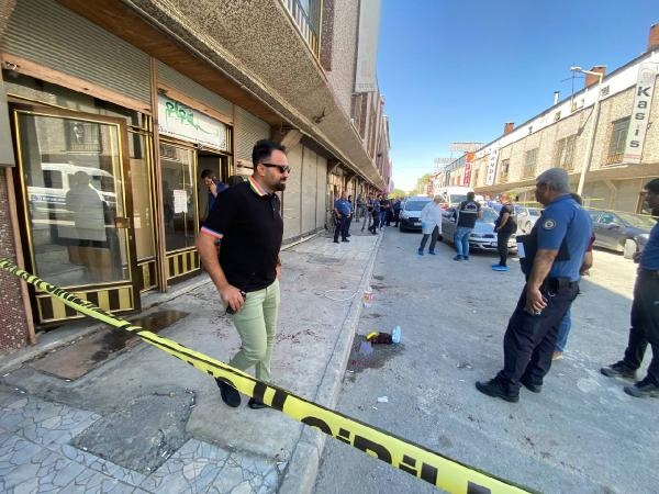 Amca ve yeğenlerinin bıçaklı, makaslı kavgası; 8 yaralı