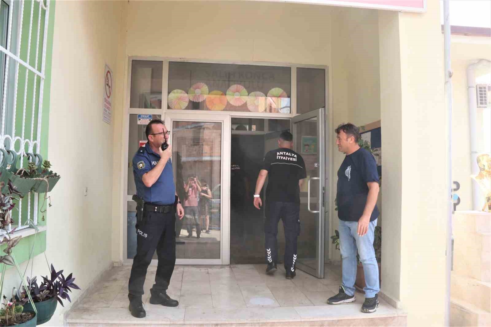 Anaokulunda öğretmenleri korkutan yangın büyümeden söndürüldü