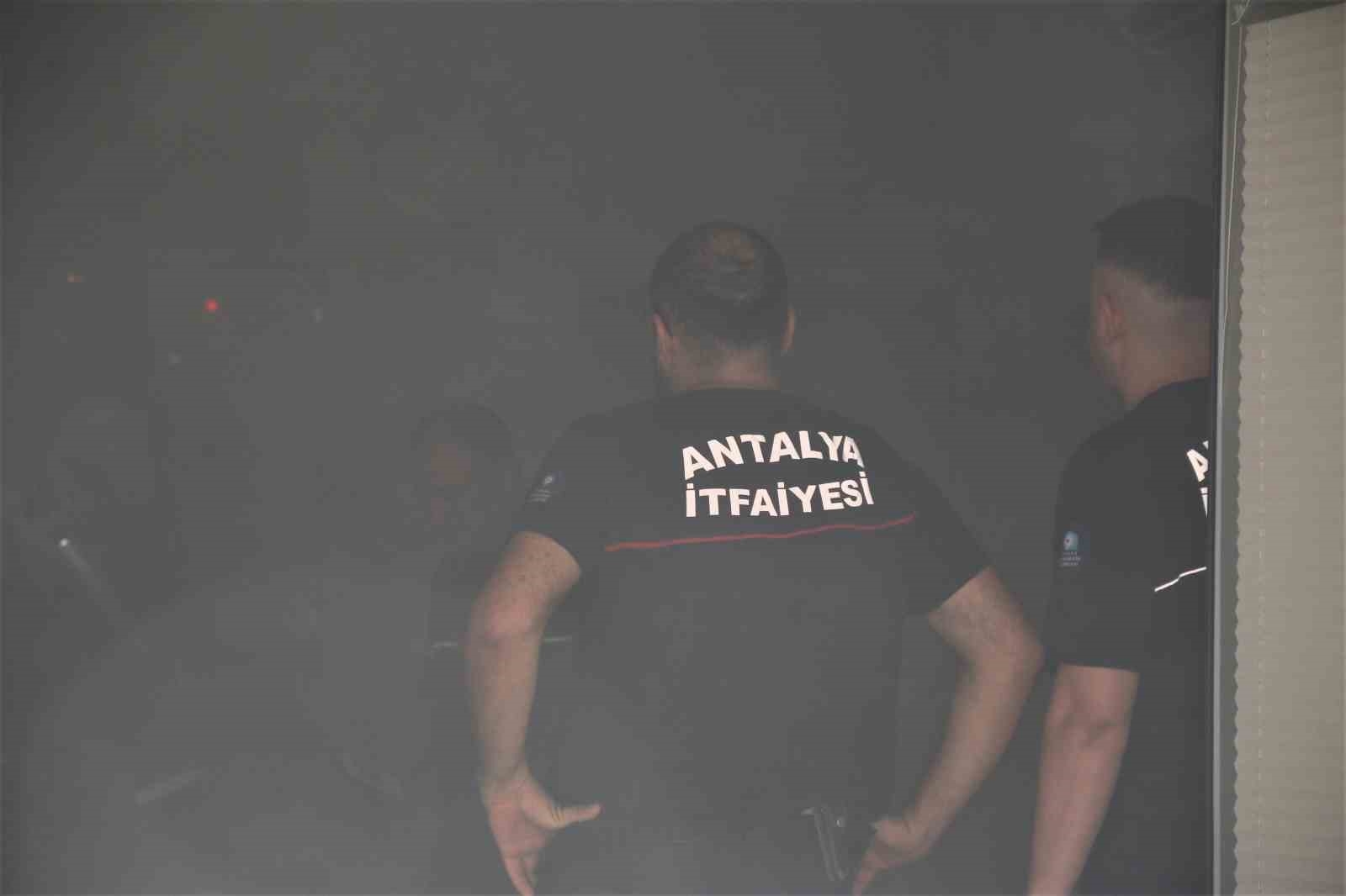 Anaokulunda öğretmenleri korkutan yangın büyümeden söndürüldü