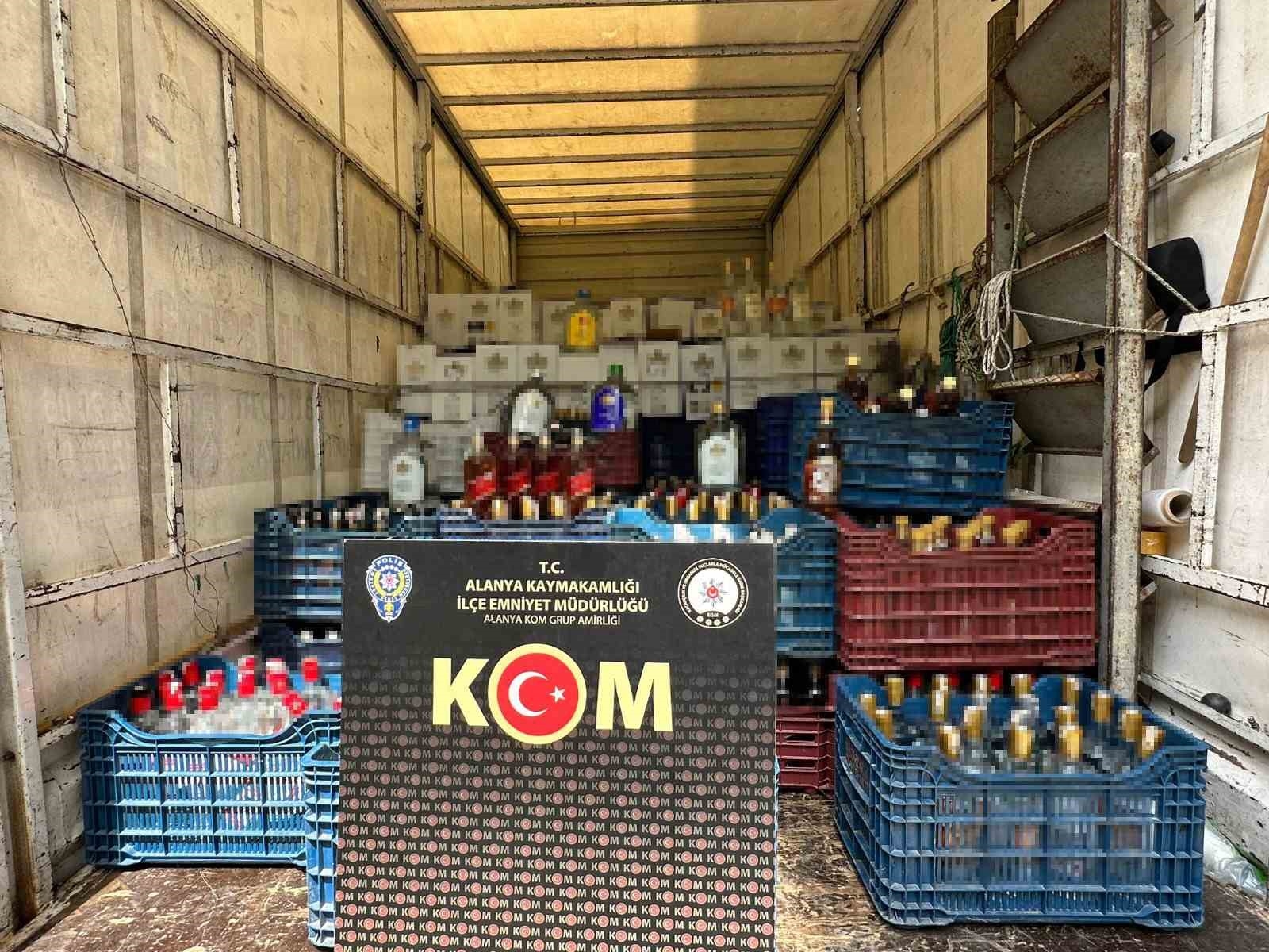 Antalya'da 2 bin 550 litre sahte alkol ele geçirildi