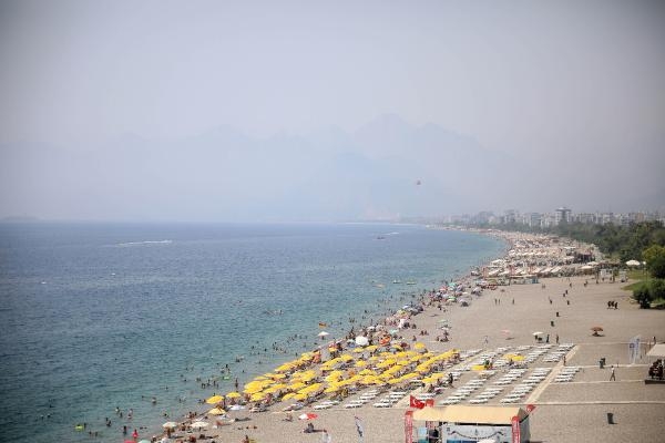 Antalya'da nem bulutları nedeniyle uçaklar iniş yapamadı