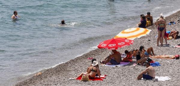 Antalya'da yüzde 76'ya ulaşan nem, bunalttı