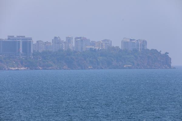 Antalya'da yüzde 76'ya ulaşan nem, bunalttı
