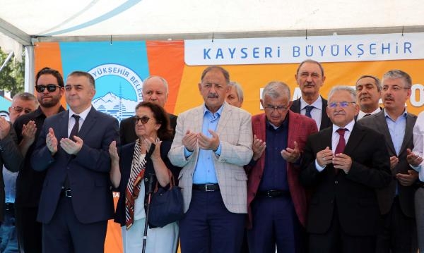 Bakan Özhaseki: Önümüzdeki yüzyıl, 'Türkiye Yüzyılı' olsun istiyorsak, eğitimli olmalıyız