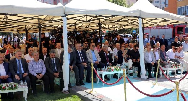 Bakan Özhaseki: Önümüzdeki yüzyıl, 'Türkiye Yüzyılı' olsun istiyorsak, eğitimli olmalıyız