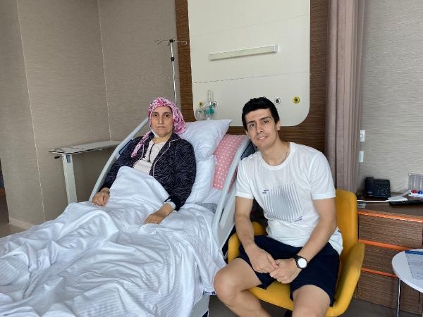 Büyük vefa: Annesine donör oldu, kariyerinden vazgeçti