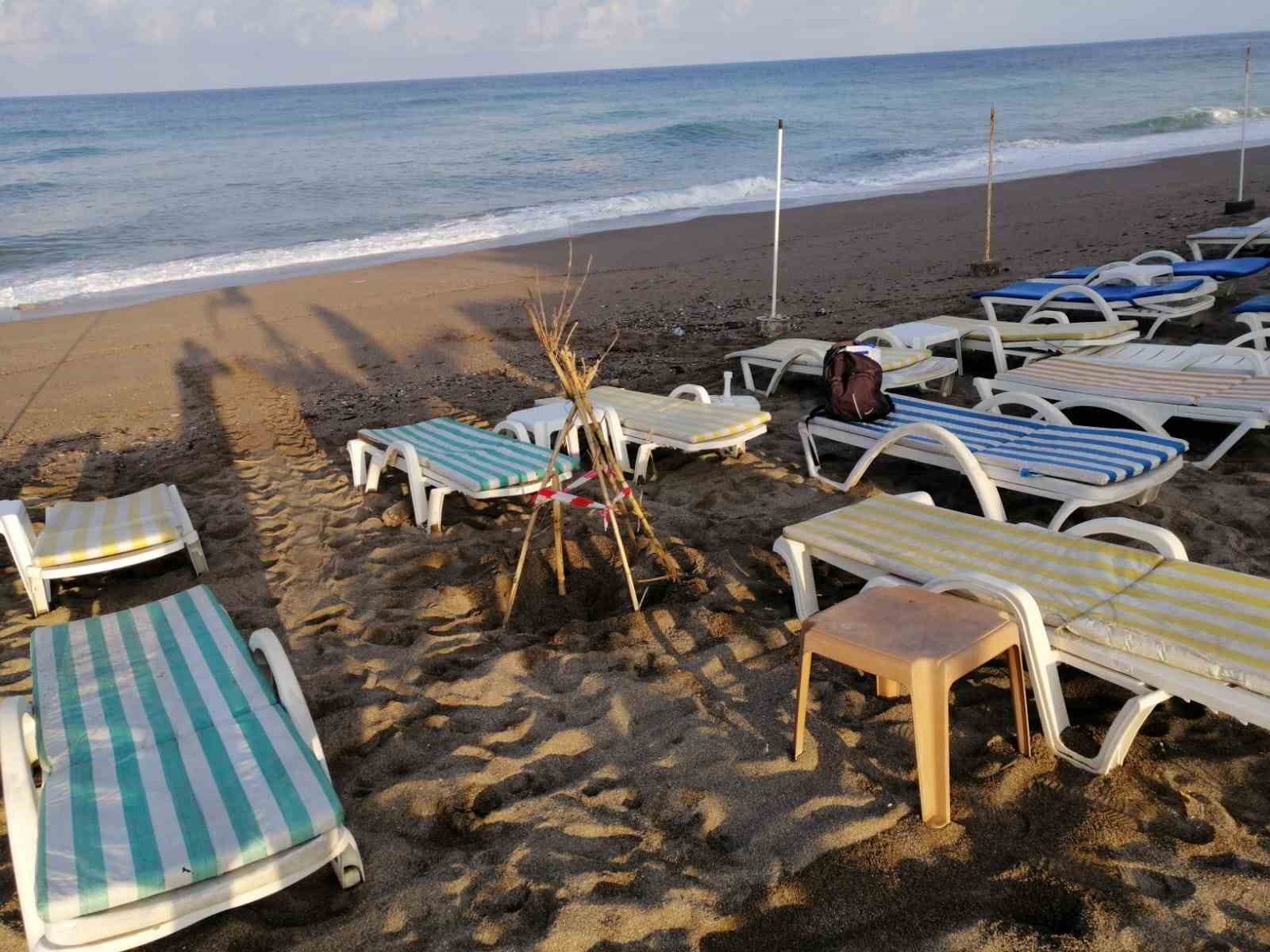Caretta Caretta yuvasının koruma kafesini kaldırıp üzerinde mangal yaptılar